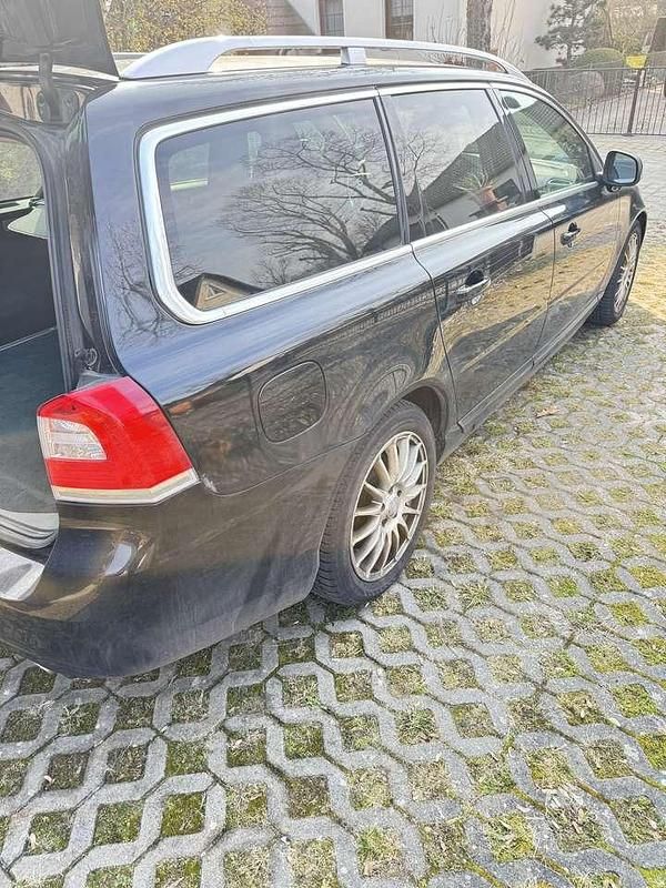Gebraucht Volvo V70 Summum 181 PS (133 kW) 2014 Schwarz Kombi