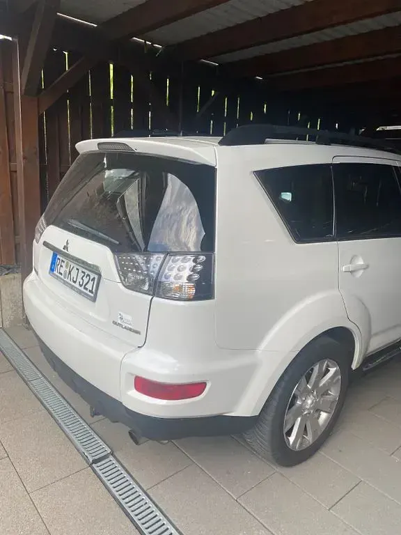 Gebraucht Mitsubishi Outlander Edition 147 PS (108 kW) 2011 Weiß SUV