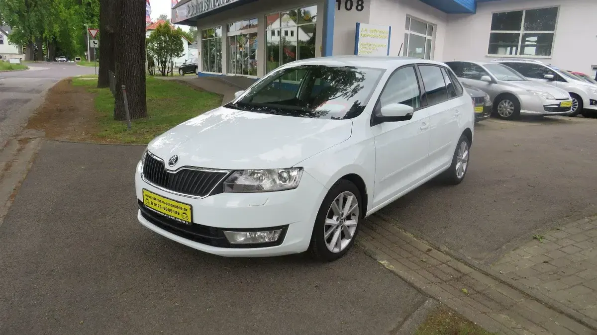 Gebraucht Skoda Rapid Joy 116 PS (85 kW) 2016 Laserweiss Kleinwagen
