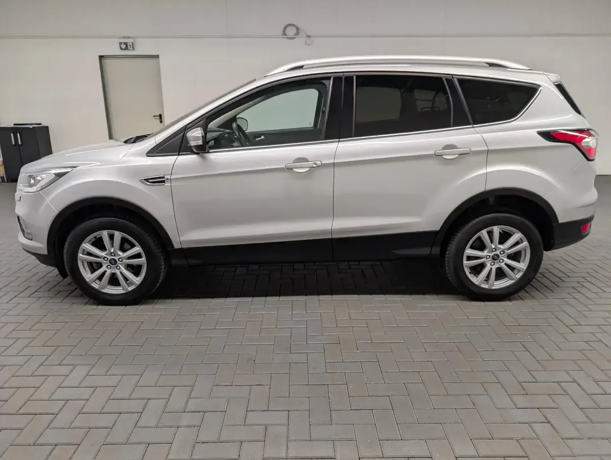 Second-hand Ford Kuga 150 CP (110 kW) 2019 Argintiu SUV
