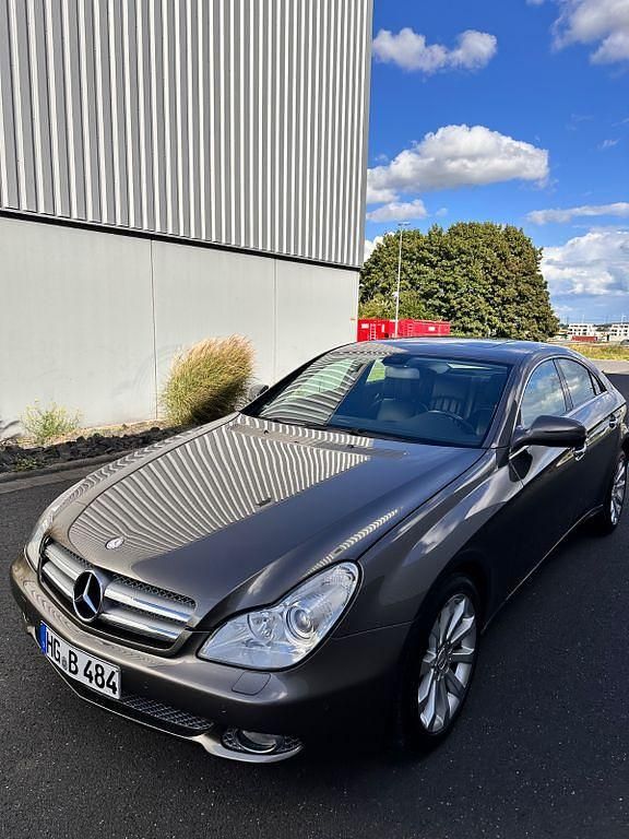 Grau Gebraucht 2008 Mercedes CLS350 Coupé | 10.500 € (Fairer Preis) - Bild 1/4