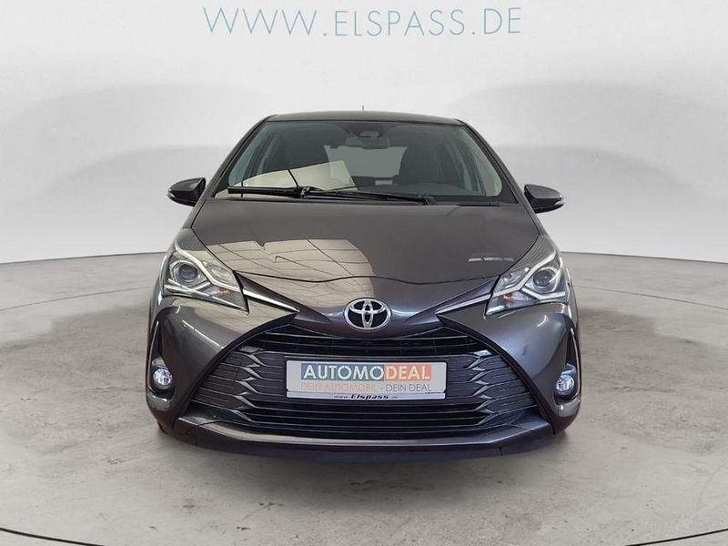 Gebraucht Toyota Yaris Club 111 PS (81 kW) 2019 Grau Kleinwagen