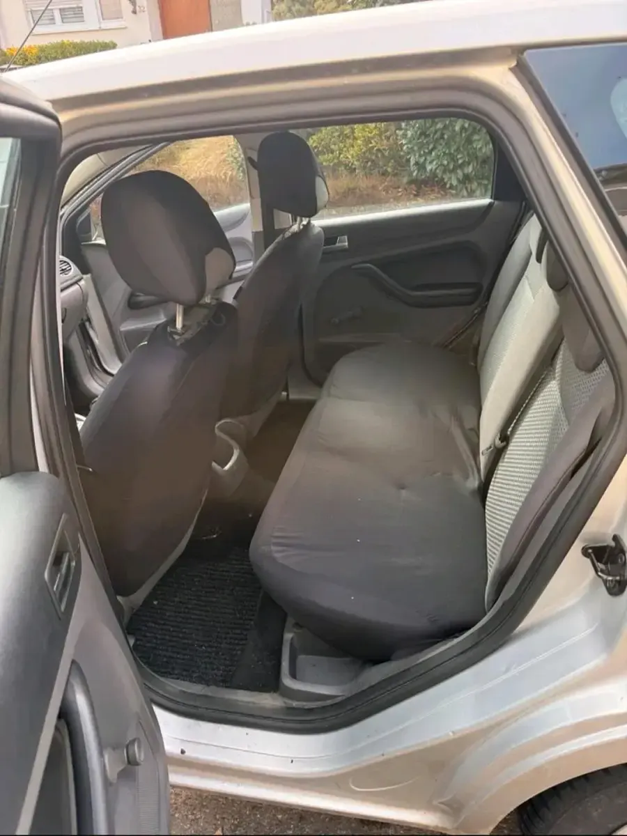 Usata Ford Focus 74 CV (54 kW) 2005 Grigio Station wagon