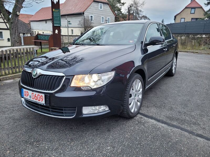 Schwarz Gebraucht 2011 Skoda Superb Comfort Limousine | 8.499 € (Fairer Preis) - Bild 1/4