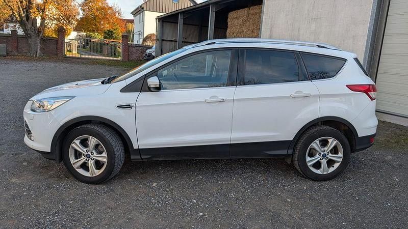 Gebraucht Ford Kuga Individual 150 PS (110 kW) 2016 Weiß SUV