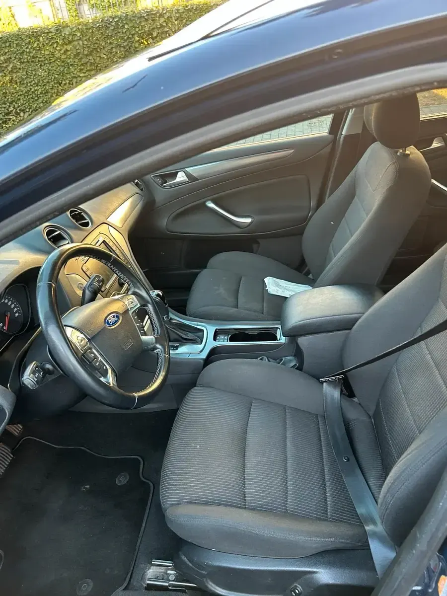 Gebraucht Ford Mondeo 140 PS (102 kW) 2014 Blau Kombi