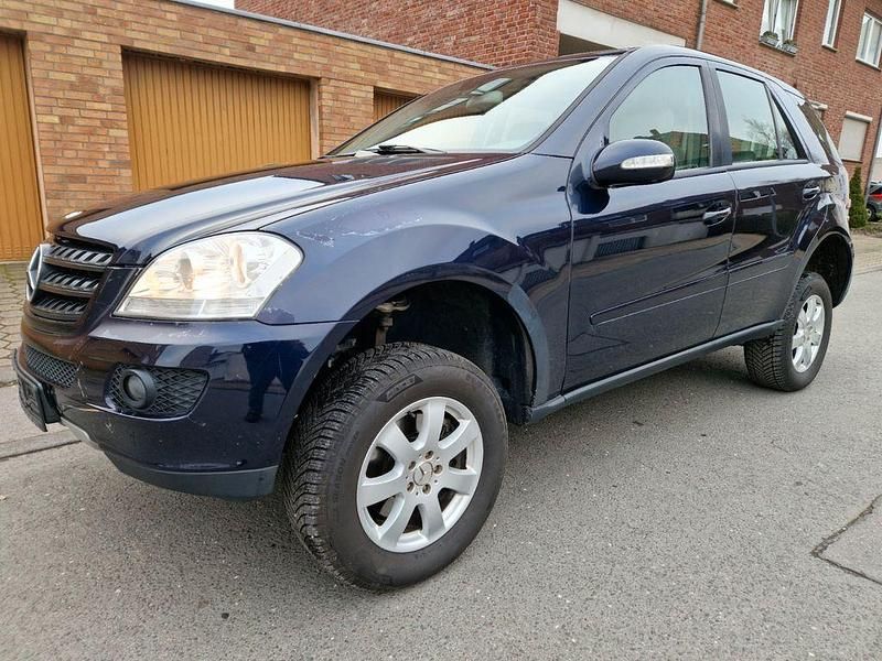 Gebraucht Mercedes ML320 224 PS (164 kW) 2006 Blau SUV