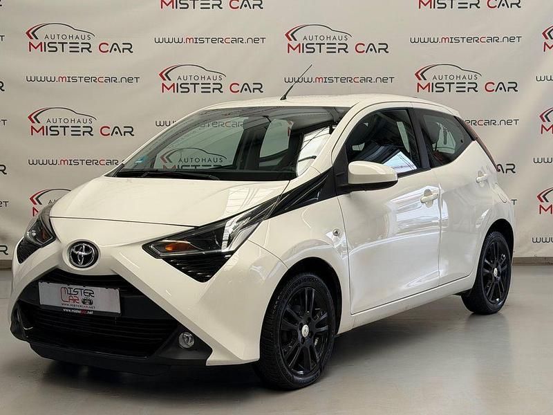 Weiß Gebraucht 2019 Toyota Aygo X-play Kleinwagen | 8.890 € (Fairer Preis) - Bild 1/4