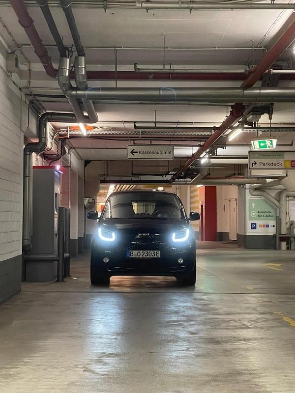 Schwarz Gebraucht 2021 Smart ForTwo Coupé Kleinwagen | 11.500 € (Guter Preis) - Bild 1/4