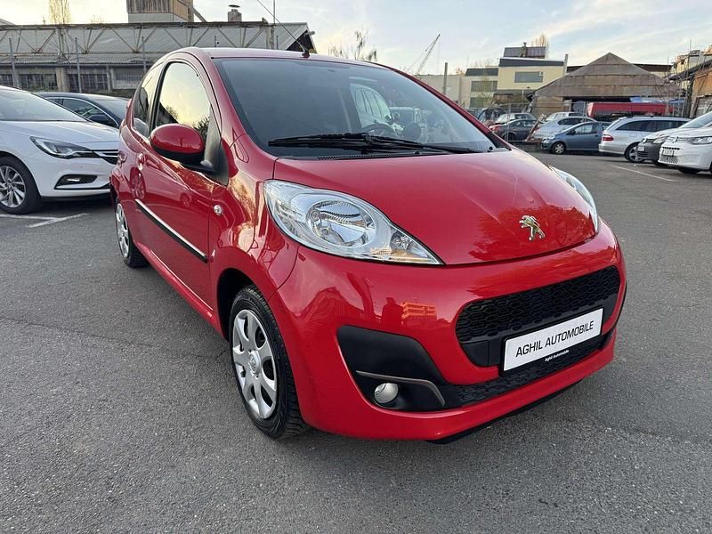 Gebraucht Peugeot 107 Active 68 PS (50 kW) 2012 Rot Kleinwagen