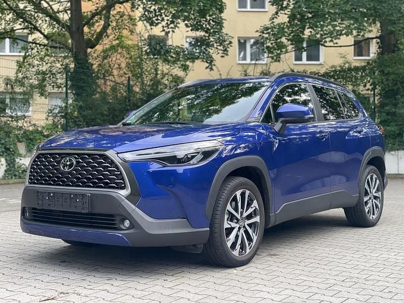 Blau Gebraucht 2024 Toyota Corolla Cross Team SUV | 29.300 € (Superpreis) - Bild 1/4
