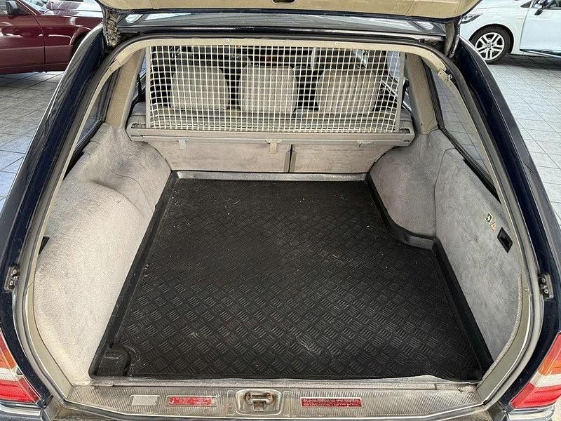 Gebraucht Mercedes E230 132 PS (97 kW) 1989 Blau Kombi