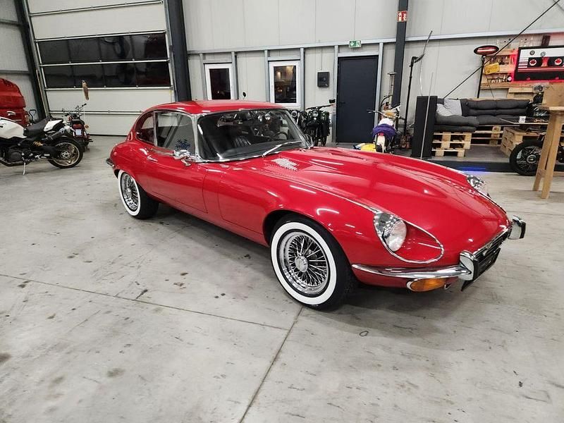 Second-hand Jaguar E-Type 268 CP (197 kW) 1971 Roșu