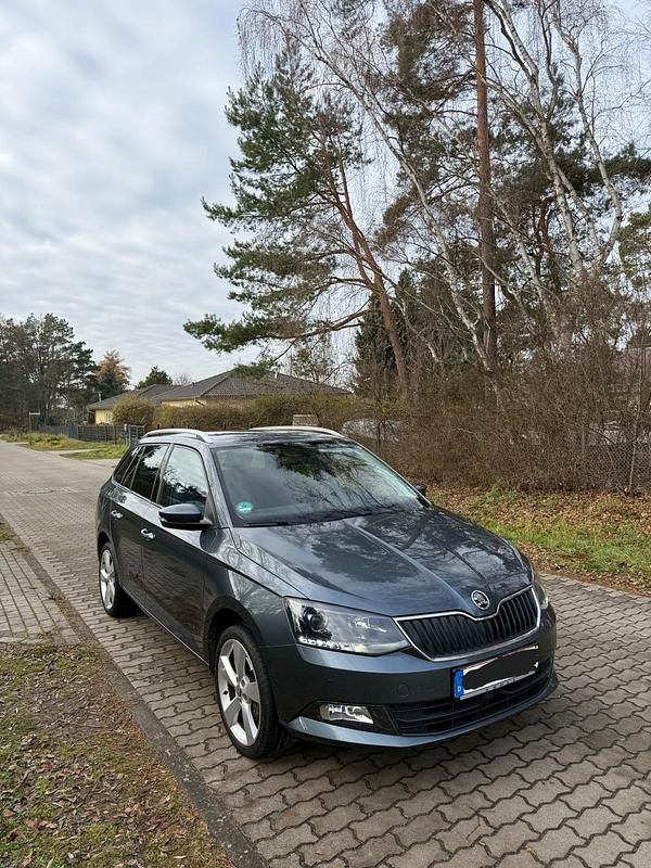 Grau Gebraucht 2015 Skoda Fabia Kombi | 7.300 € (Guter Preis) - Bild 1/4