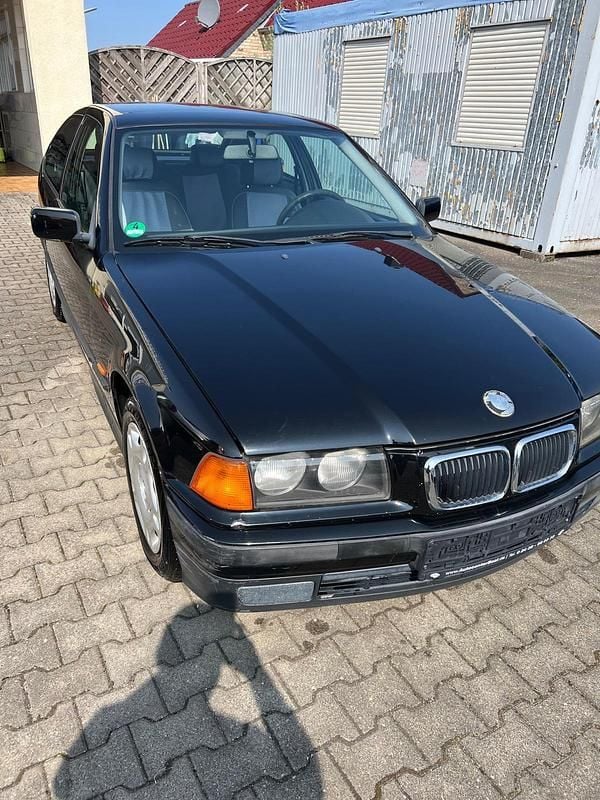 Schwarz Gebraucht 1998 BMW 316 Coupé | 1.350 € (Fairer Preis) - Bild 1/4