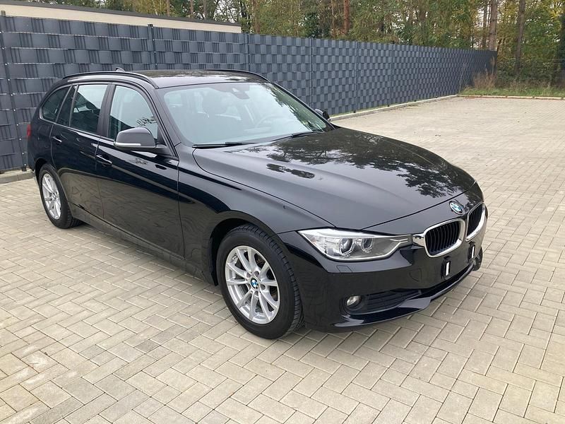 Schwarz Gebraucht 2015 BMW 318 Kombi | 9.300 € (Fairer Preis) - Bild 1/4
