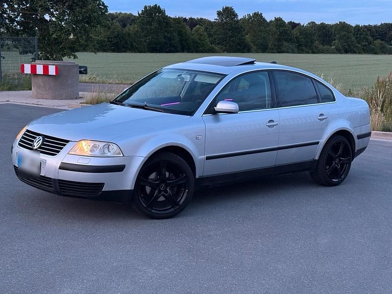 Grau Gebraucht 2002 VW Passat Limousine | 2.200 € (Fairer Preis) - Bild 1/4
