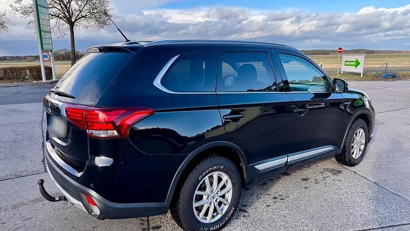 Gebraucht Mitsubishi Outlander 150 PS (110 kW) 2016 Schwarz SUV