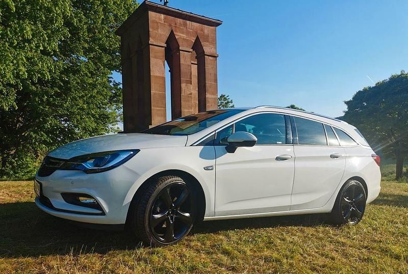 Weiß Gebraucht 2017 Opel Astra Innovation Kombi | 9.400 € (Superpreis) - Bild 1/4