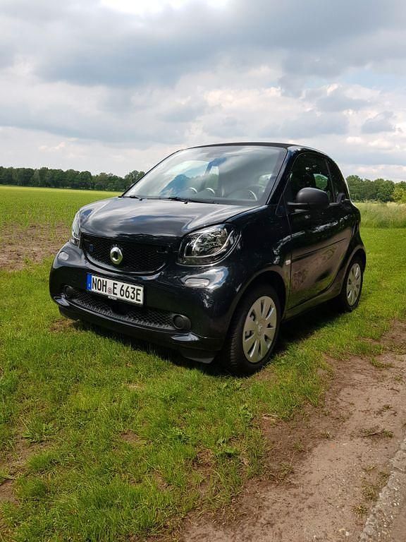 Schwarz Gebraucht 2019 Smart ForTwo Electric Drive Coupé | 7.500 € (Guter Preis) - Bild 1/4