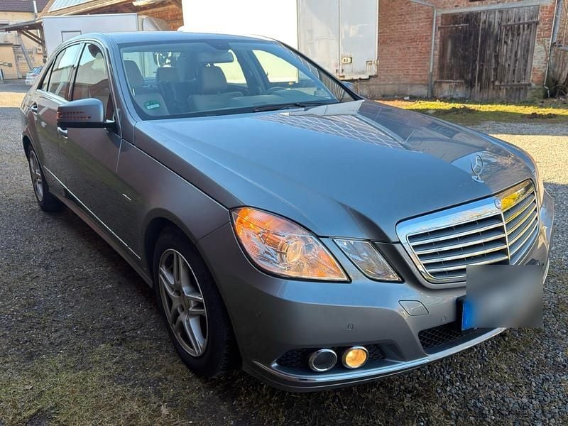 Gebraucht Mercedes E220 Elegance 170 PS (125 kW) 2009 Grau Limousine