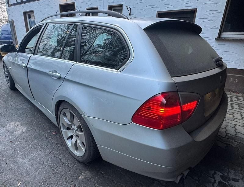 Gebraucht BMW 325 197 PS (144 kW) 2008 Grau Kombi