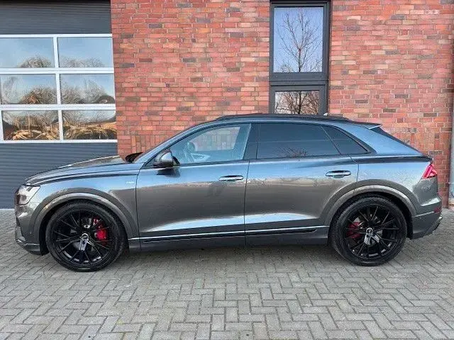 Gebraucht Audi Q8 S-Line 286 PS (210 kW) 2020 Grau SUV