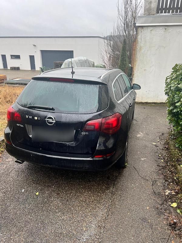 Gebraucht Opel Astra 117 PS (86 kW) 2013 Schwarz Limousine