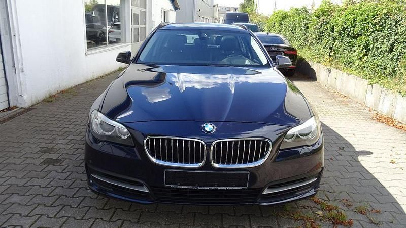 Imperialblau brillanteffekt me Gebraucht 2014 BMW 530 Kombi | 21.750 € (Teuer) - Bild 1/4