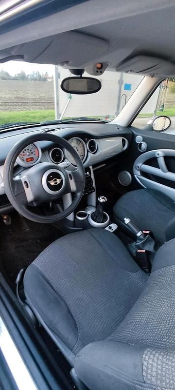 Second-hand Mini Cooper 90 CP (66 kW) 2002 Negru Hatchback