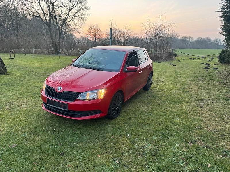 Rot Gebraucht 2016 Skoda Fabia Kleinwagen | 6.900 € (Guter Preis) - Bild 1/4