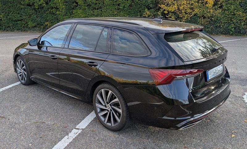 Gebraucht Skoda Octavia First Edition 245 PS (180 kW) 2021 Schwarz Kombi