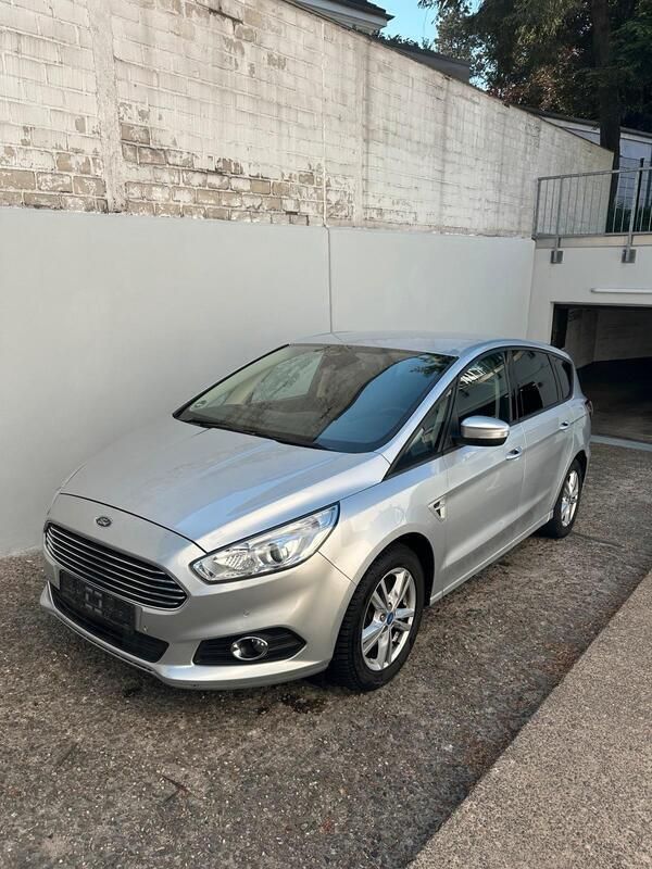 Grau Gebraucht 2016 Ford S-MAX S Van / Kleinbus | 8.000 € (Superpreis) - Bild 1/4