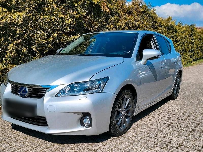 Gebraucht Lexus CT200h 136 PS (100 kW) 2011 Silber Limousine
