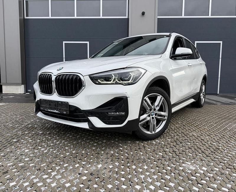 Weiß Gebraucht 2022 BMW X1 Sport Line SUV | 26.800 € (Guter Preis) - Bild 1/4