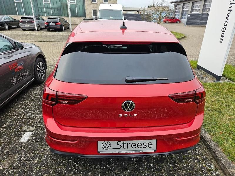 Gebraucht VW Golf VIII Life 116 PS (85 kW) 2025 Rot Limousine