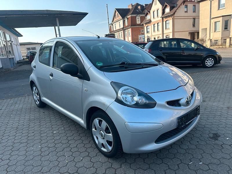 Gebraucht Toyota Aygo Basis 68 PS (50 kW) 2006 Silber Kleinwagen