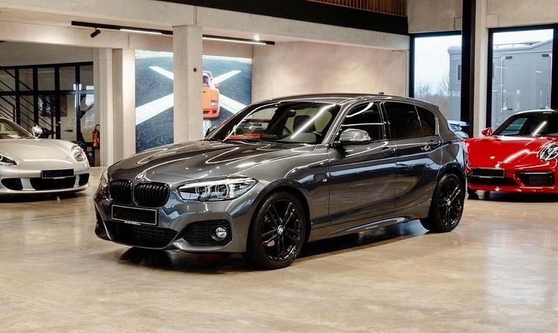 Grau Gebraucht 2018 BMW 118 M Sport Kleinwagen | 18.990 € (Fairer Preis) - Bild 1/4