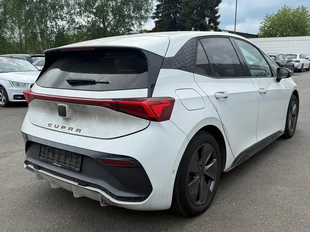 Second-hand Cupra Born 150 kW (204 CP) 2022 Alb Hatchback