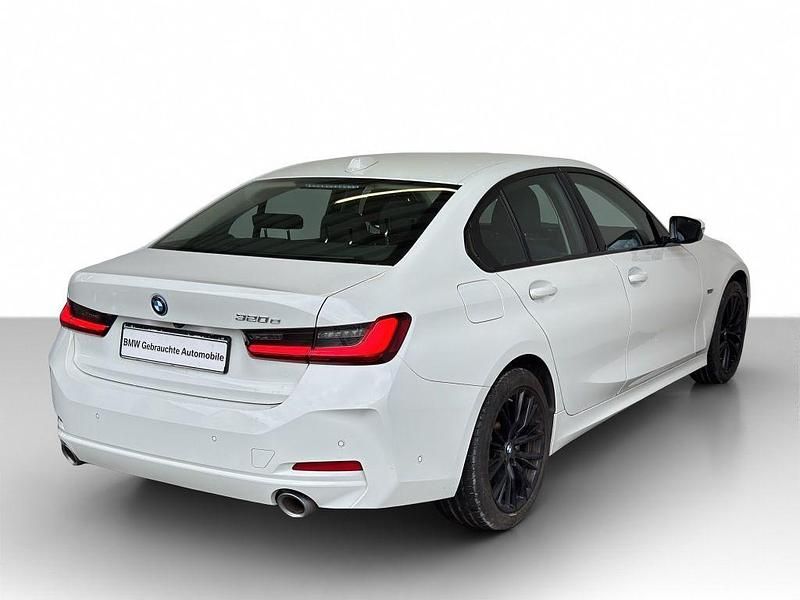 Gebraucht BMW 320e 204 PS (150 kW) 2022 Alpinweiss Limousine