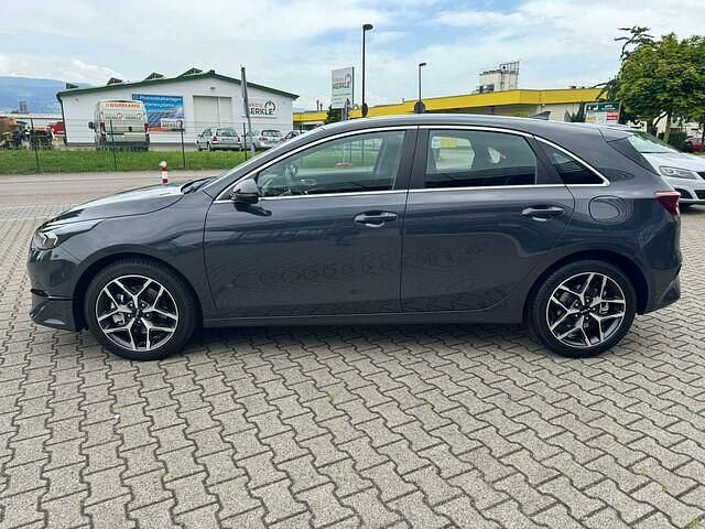 Gebraucht Kia Ceed Spirit 140 PS (102 kW) 2024 Pentametal metallic Kleinwagen