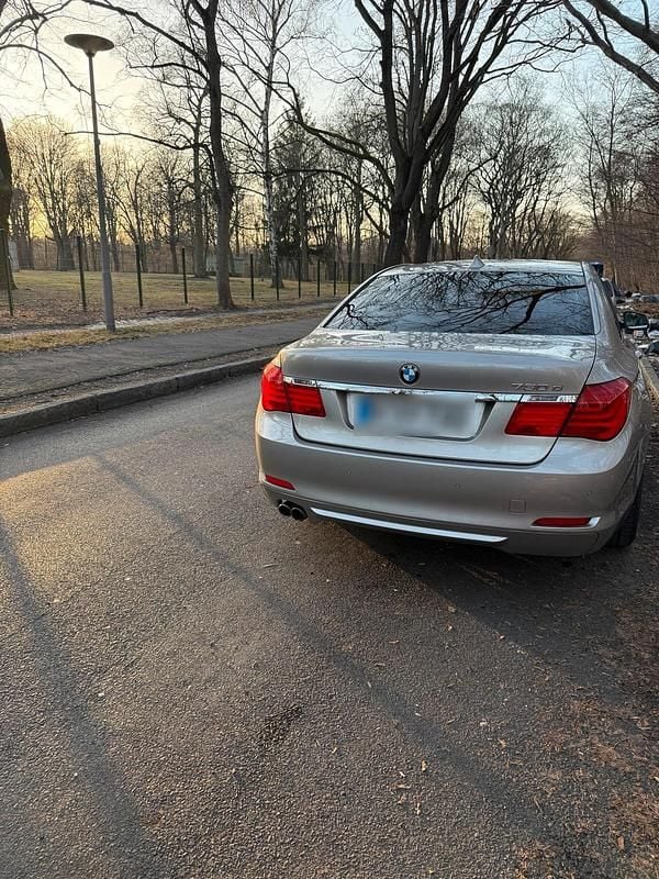 Second-hand BMW 730 245 CP (180 kW) 2009 Gri Berlinǎ