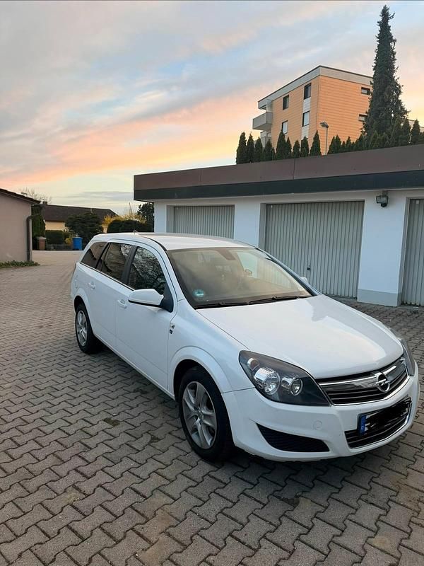 Second-hand Opel Astra 110 CP (80 kW) 2010 Alb Break