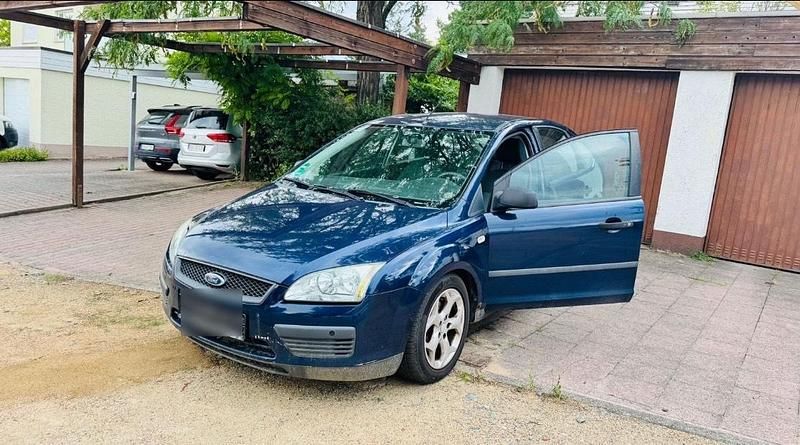 Blau Gebraucht 2004 Ford Focus Kleinwagen | 850 € (Fairer Preis) - Bild 1/4