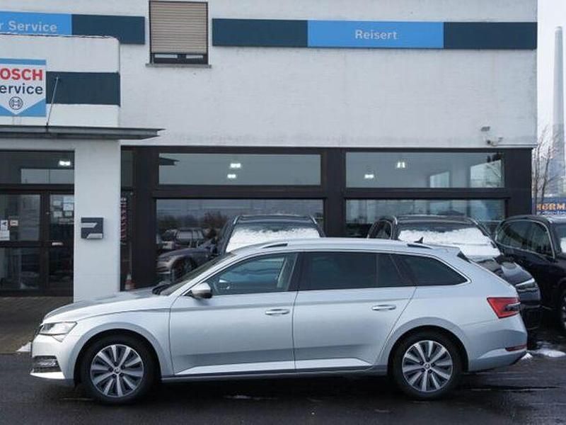 Gebraucht Skoda Superb Style 200 PS (147 kW) 2023 Silber Kombi