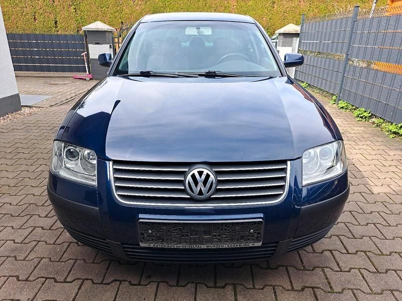 Gebraucht VW Passat 131 PS (96 kW) 2002 Blau Limousine