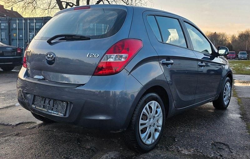 Gebraucht Hyundai i20 Comfort 77 PS (56 kW) 2010 Grau Kleinwagen