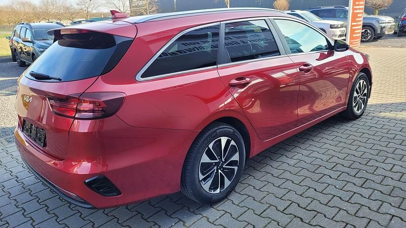 Gebraucht Kia Ceed Sportswagon Gold 140 PS (102 kW) 2025 Rot Kombi