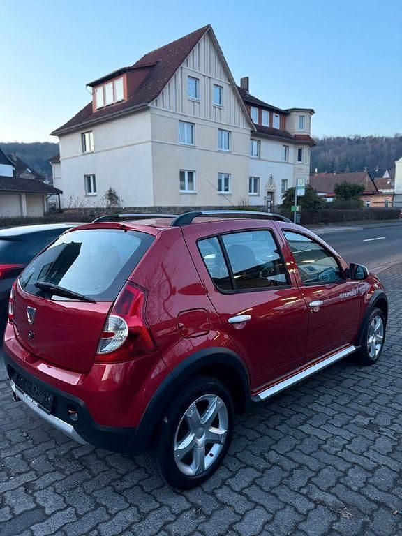Gebraucht Dacia Sandero Essentiel 75 PS (55 kW) 2012 Rot Limousine