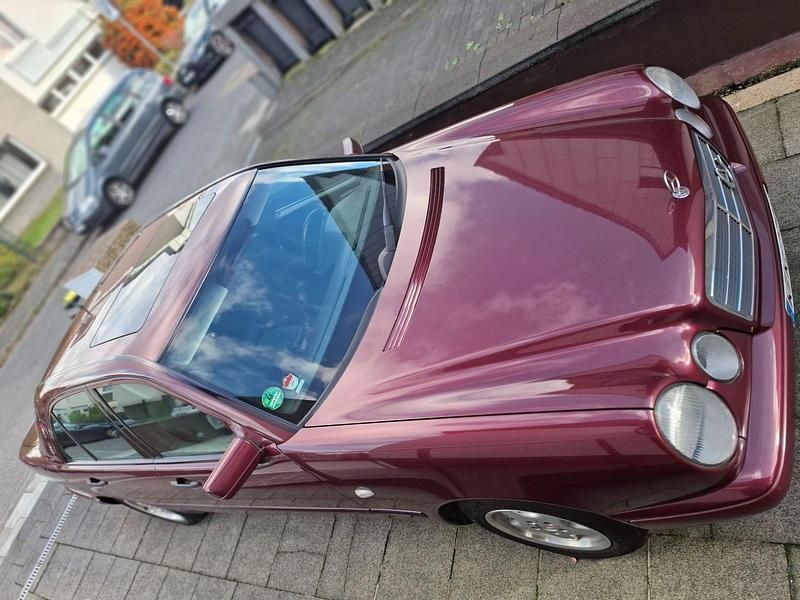 Rot Gebraucht 1997 Mercedes E230 Classic Limousine | 2.850 € (Superpreis) - Bild 1/4